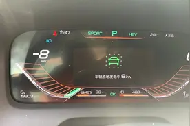 比亚迪唐发动机原地充电多久能充满？看在青岛停车场的实测数据视频封面