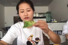 烤肉吃不完回锅一下，一顿简单的美餐就好了视频封面