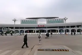 北京路昆明火车站北广场大楼升级改建，宽大雄伟美，方便旅客进出