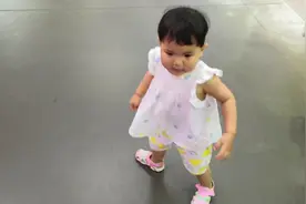 这奔跑速度，都能参加嗷运会了！像风一样的小胖妹。