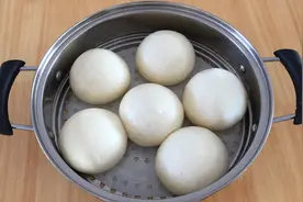 用酸奶发面做出的馒头又白，又胖，又暄软，而且带着奶香味视频封面