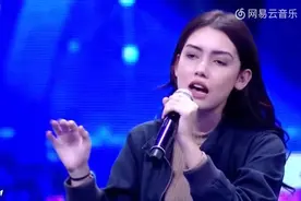达人秀一女孩模仿阿姆惊艳全场！人美歌甜说的就是她了，导师疯抢视频封面