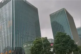 佛山智慧新城，佛山季华路最兴旺的地段，与南庄绿岛湖只一河之隔