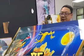 现在流行这样的挂画视频封面