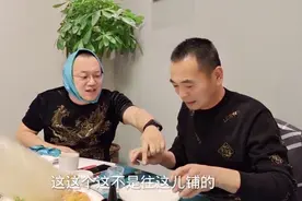 山西小胖认真教小蛋哥餐桌上这块布的正确使用方法，蛋哥真信了！视频封面
