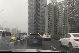 重庆早高峰太堵了，过一座桥用了5分钟，下次再也不敢去了