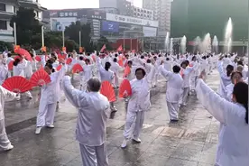 郑卅二七广场这个广场舞叫什幺名子视频封面