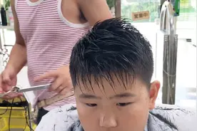 7到12岁微胖小男孩，发型这样剪，真的好帅气