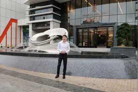 下雨天也要带朋友们看豪宅，带大家看一套200平方的一个大平层视频封面