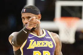 NBA3大场上教练：隆多指挥考神防空气，詹姆斯带队打爆猛龙！视频封面