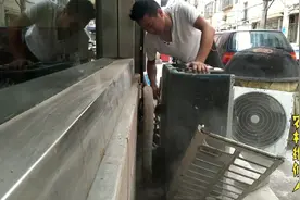 你家的空调该洗澡了，为了家人的健康，小伙手把手教你清洗空调视频封面