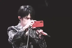 超感人互动～易烊千玺演唱会《找到你是我最伟大的成功》live