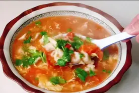 开胃滑嫩的 番茄鸡片汤 ，家常做法，家人的最爱。你也试试吧
