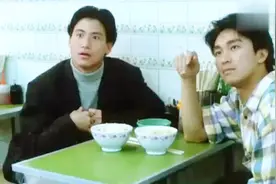 俩小伙去吃馄饨面，老板：混沌是给狗吃的，两人愣了！视频封面