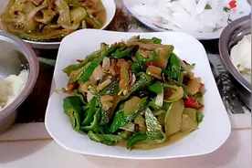 钰妈做甘肃人喜欢吃的《土豆搅团》做法简单又好吃，看完就会做了视频封面