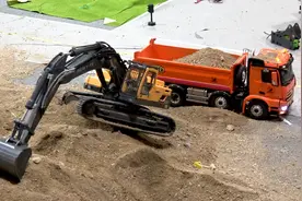 儿童玩具车模型视频，挖掘机挖土装车工作表演视频封面