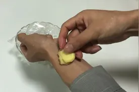 生姜和白酒一起泡，作用厉害了，解决了很多人的烦恼，回家试一试