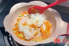 南瓜鳕鱼焖饭，补锌益智类辅食首选，香甜软糯宝宝爱吃