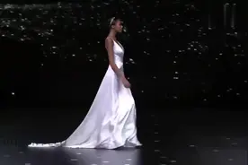国外走秀，美女模特身材若隐若现，真是美到极致！视频封面