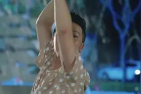 丈夫给妻子跳舞，妻子都感动了，这夫妻真让人羡慕视频封面