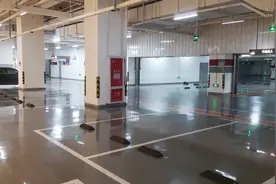 成都春熙路豪华的ifs地下vip3层停车场，停了什么车，太震撼了视频封面