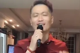 大叔翻唱一首《迟来的爱》爆红！唱得深情款款，网友：有故事的人视频封面