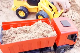 卡通工程车修建高速公路和隧道 创意玩具视频封面