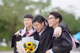 北师大珠海校区毕业季！师生共唱《时间都去哪儿了》，暖心动人