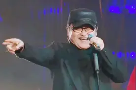 刘欢一首《沧海一声笑》，唱出江湖儿女侠骨柔情，满满的江湖豪气视频封面