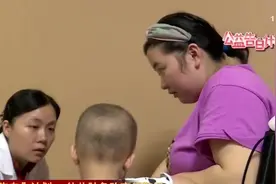 一岁半幼童额头现白斑，晒太阳后白斑竟迅速扩散，这是咋回事？视频封面