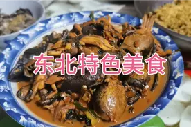 东北特色美食铁锅母豹的蛤蟆，全是籽特别肥美，好吃的不得了视频封面