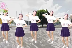 一首好学的广场舞《你是我的玫瑰花》，舞步青春洋溢，美女性感