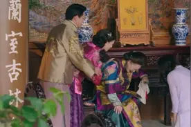 孙女一声奶奶化解所有恩怨，祖孙俩抱头痛哭。