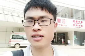 程序员的工作压力太大，小陈的胃病又犯了，赶紧去医院视频封面