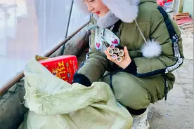 东北买一袋子礼花鞭炮，趁老公不在家淘媳妇偷着放，看看效果吧视频封面