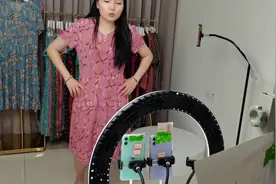 时尚中老年妈妈装现场美女主播带来物美价廉的美美连衣裙视频封面