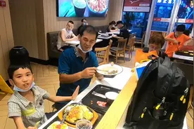 体验重庆的乡村基，装修风格很像肯德基，米饭不够吃还可以加！视频封面