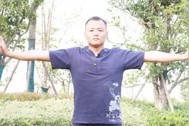 每天拉伸手臂5分钟调理，手臂伸不直，肘关节疼，网球肘，肩周炎视频封面