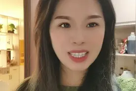 单亲妈妈难得休息一天，看看她在家都干了什么，是去约会了吗