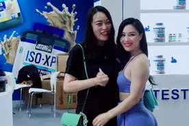 健身网红“小辣椒”丁文静现身上海健身展 与众粉丝合影人气火爆视频封面