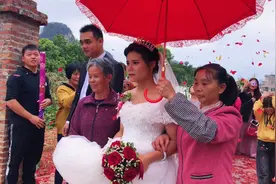 实拍广西婚宴酒席、每一桌上有十二个菜肴，吃完还可以打包回家