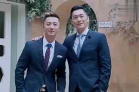 两位新娘分别化“淡妆”和“浓妆”，你觉得谁更美呢？