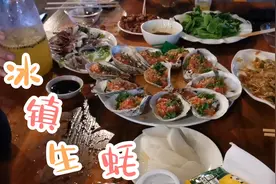 广西东兴：这家夜宵摊最热闹，生蚝味道独特一口一个，非常好吃