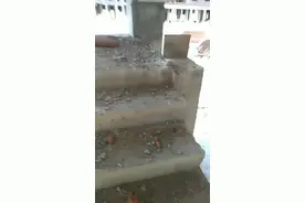 卫星村荒废的大楼视频封面
