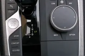 宝马驻车辅助系统和电子驻车怎么使用？