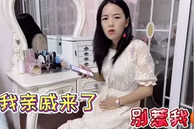 搞笑剧：美女肚子疼，小伙就让她多喝热水，特殊时期的女人不能惹