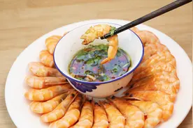 白灼虾这样做才好吃？蘸料和做法都告诉你，简单快速人人都会做视频封面