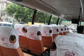 坐双层观光巴士，游青岛海滨，一路美景尽收眼底，不要太舒服了…