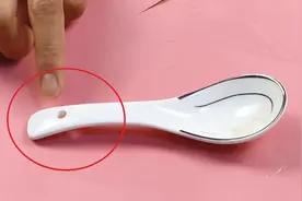 陶瓷勺子上为什么总有一个小孔？今天才恍然大悟，以后别再犯傻了视频封面