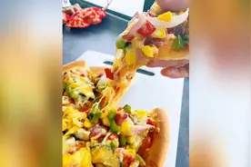 自制披萨，普通面粉就能做，配方和做法详细，儿子说比买的好吃